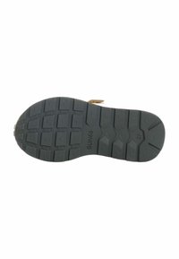 Suola di scarpa in gomma nera con un motivo testurizzato che presenta molteplici battistrada rettangolari e triangolari. Le marcature includono "SUN68" e "27."