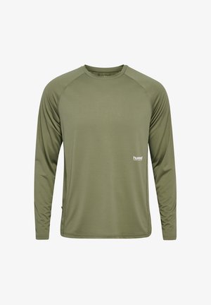 Legergroene atletische shirt met lange mouwen, ronde hals en een klein wit "hummel" logo aan de linkeronderkant van de voorkant.