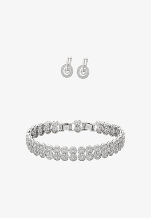 Brățară de argint cu zale circulare care conțin pietre prețioase transparente încrustate. Include cercei asortați din argint, cu design circular și accente delicate.