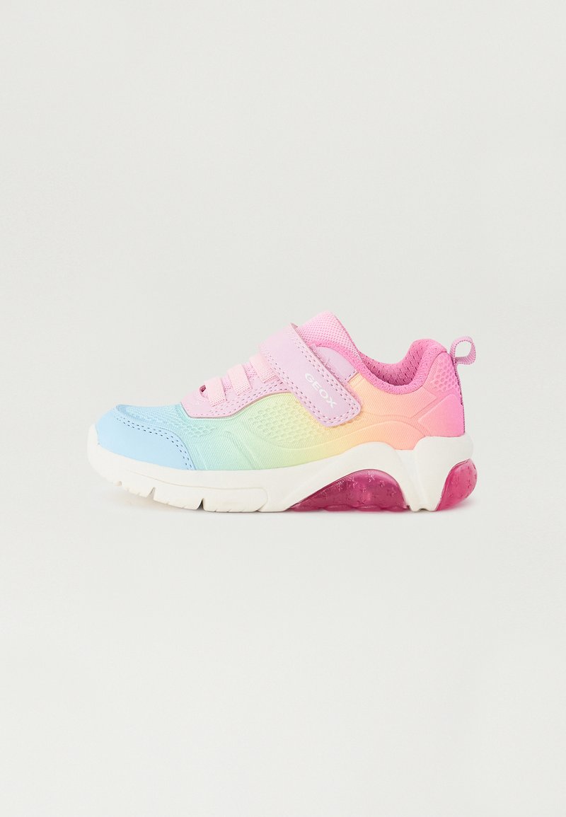 Fargerik sneakers med gradientdesign i blått, grønt, gult og rosa. Har en krok og løkkestropp og teksturert, polstret såle.