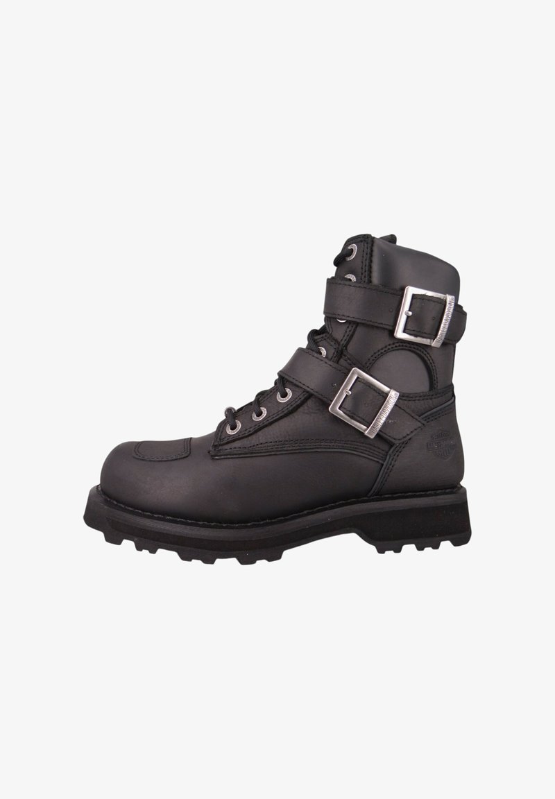 Czarne skórzane buty motocyklowe z metalowymi klamrami, sznurowanym wzornictwem, wzmocnionym noskiem, wytrzymałą podeszwą oraz wytłoczonym logo z boku.