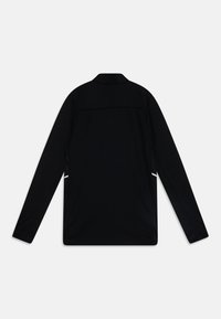 Czarna koszula z długim rękawem i kołnierzykiem, posiadająca bezszwowy tył, boczne panele z siateczki oraz subtelne białe akcenty na dole.