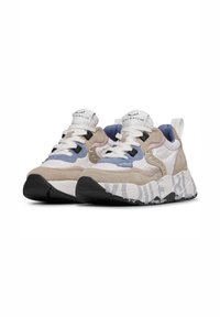 Chunky Sneaker in Beige, Blau und Weiß, mit Wildleder- und Mesh-Materialien, dicker Sohle mit grafischen Akzenten, weißen Schnürsenkeln und Logo auf der Zunge.