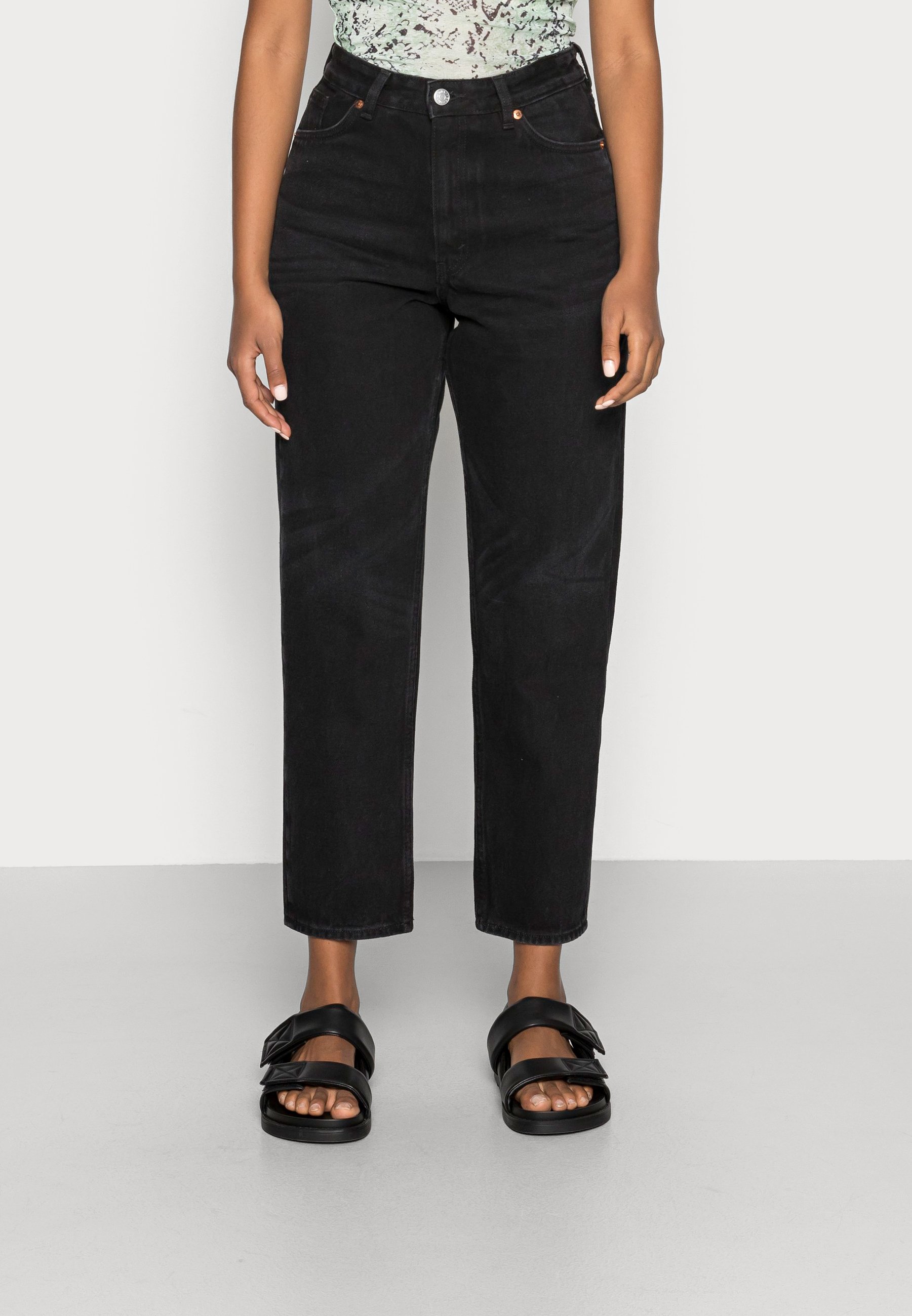 Monki Relaxed fit jeans - black 