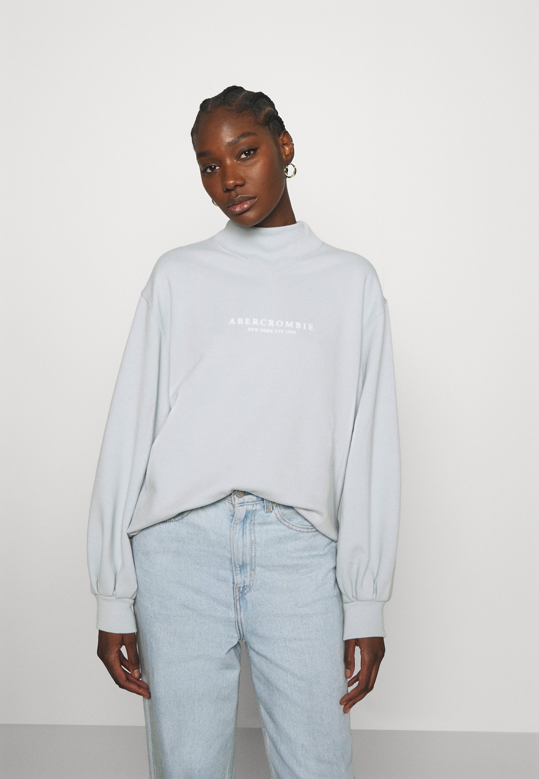 Abercrombie \u0026 Fitch SEASONAL LOGO MOCK 