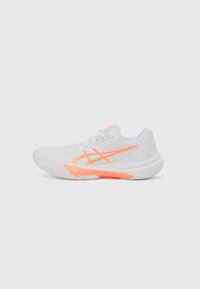 Unselected, white/vivid coral