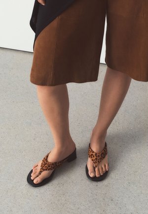 Next, Sandalias de dedo - leopard print