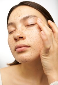 Makeup Revolution REVOLUTION MOUSSE SHADOW - Ombretto - light gold
