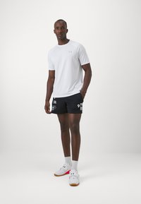 Under Armour PROJECT ROCK SHORT - Sporta šorti - black/white