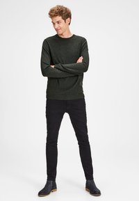 Jack & Jones JJEBASIC CREW NECK NOOS - Pullover - green
