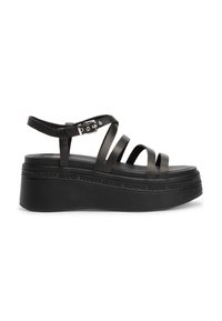 Sandales à plateforme noires avec plusieurs sangles croisées, une fermeture à boucle et une semelle en caoutchouc texturé portant la marque "TOMMY JEANS".