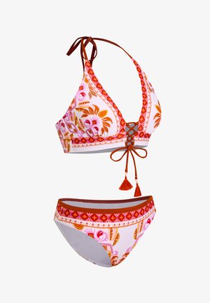 Set bikini con top triangolare a motivi floreali in rosa e arancione, annodato al collo e sulla schiena, e slip abbinato con fascia in evidenza.