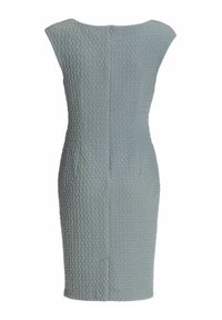 Robe bleu clair texturée longueur genou avec une silhouette ajustée et une fermeture éclair au dos, présentée sur un fond blanc.