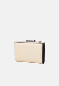 KARL LAGERFELD SIGNATURE BIFOLD  - Peňaženka - beige