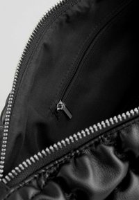 Next SLING - REGULAR FIT - Skuldertasker - black