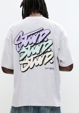 - T-shirt z nadrukiem