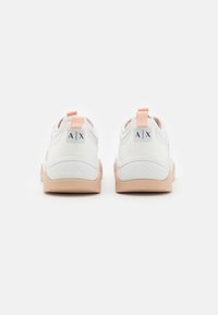 Armani Exchange LACE UP - Sneakers basse - optical white/rose