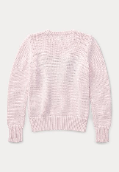 Pull en maille rose clair à manches longues avec poignets, ourlet et encolure ronde en côtes, montré de dos sur un fond uni.
