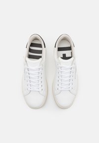 Diesel S-ATHENE LOW - Sportcipő - white/black