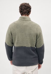 Columbia MOUNTAINSIDE™  khaki