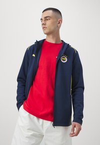 Puma FENERBAHCE ISTANBUL CASUALS HOODED - Klubové oblečení - club navy/speed yellow
