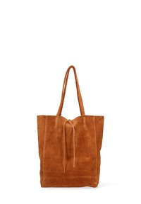 Borsa tote in suede marrone con due manici lunghi e chiusura con cordoncino, caratterizzata da un design minimalista e una texture morbida.