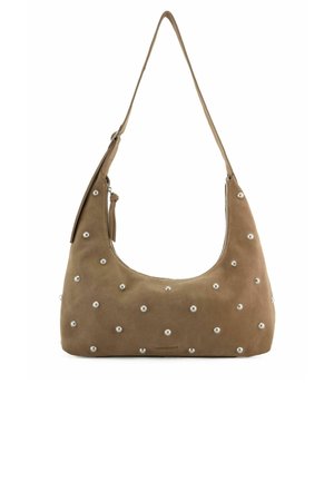 Borsa a tracolla in suede marrone con una forma curva, decorata con accenti di perle bianche, dotata di una sola tracolla e di un compartimento con zip.