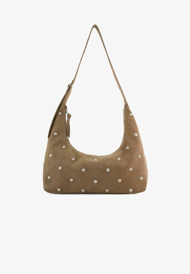 Sac à main en daim marron avec une forme courbée, orné d'accents de perles blanches, doté d'une seule sangle et d'un compartiment zippé.