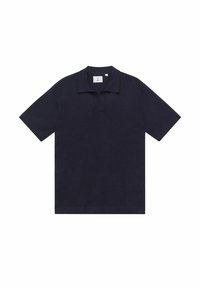 Marinblå polo t-shirt tillverkad av mjukt tyg med krage, korta ärmar och framfickor. Enkel, ren design utan mönster.