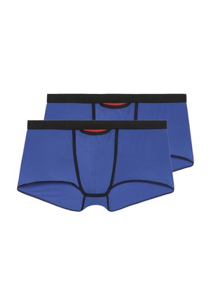 Blaue Boxershorts mit schwarzem elastischem Bund. Mit einem Frontpouch und kontrastierenden roten Details im Inneren des Bundes. Zwei Paar enthalten.