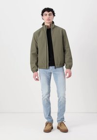 TOM TAILOR DENIM STAND UP COLLAR BLOUSON - Regnjakke / vandafvisende jakker - jungle soil green