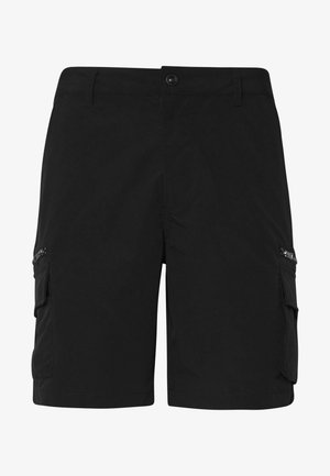 Schwarze Cargoshorts aus einem leichten Stoff. Zu den Merkmalen gehören zwei seitliche Reißverschlusstaschen und ein Knopfverschluss an der Taille.