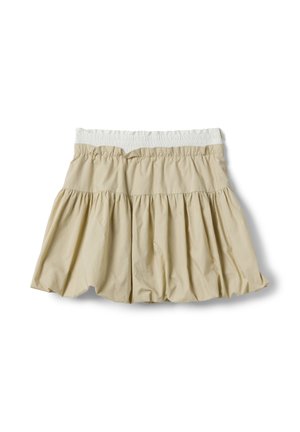 Beige geplooide minirok met een witte elastische tailleband, plat uitgestald tegen een witte achtergrond.