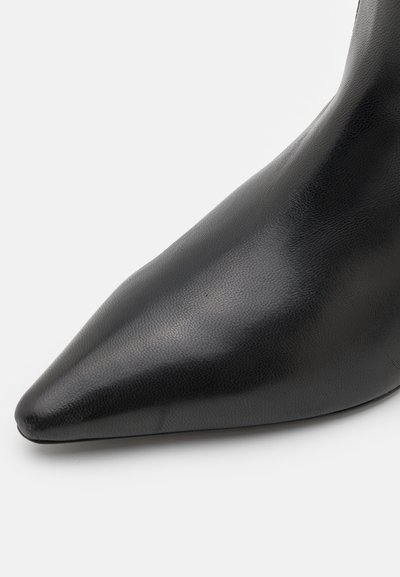 Stuart Weitzman BOOT - Čižmy - black