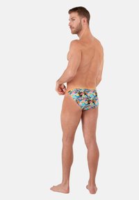 Musterte Schwimmanzüge in lebhaften Farben, mit floralen Designs und einer engen Passform. Der Stoff ist leicht und dehnbar für zusätzlichen Komfort.