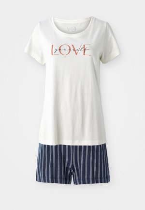 Vit bomullstopp med kort ärm med trycket "LOVE yourself". Matchad med marinrandiga bomullsshorts. Avslappnad passform och lättviktig tyg.