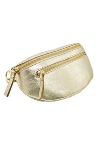 Banane métallique dorée avec une forme arrondie, comportant deux compartiments zippés, une texture lisse semblable au cuir et des finitions dorées.