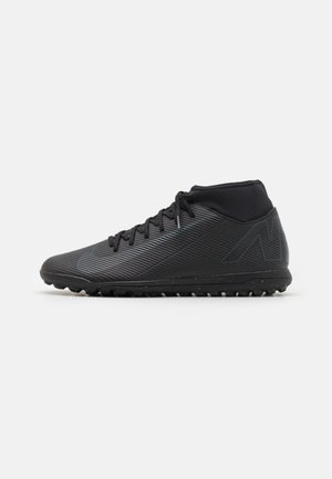 Buty piłkarskie na murawę