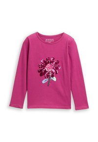 Roze langemouwen T-shirt met een florale print van pailletten in tinten roze, met groene en blauwe accenten op de bloemsteel.