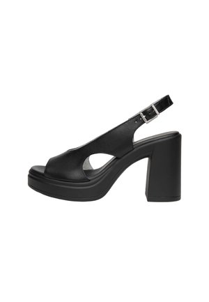 Zwarte leren open teenslingback sandaal met verstelbare gesp, chunky hoge blokhak en plateauzool.