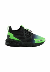 Svarta och gröna sneakers med en strukturerad ovandel, som har en gradientdesign, stänksprutade detaljer och en bred sula för stabilitet.