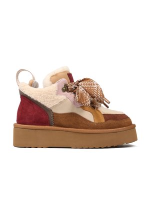 - Sneakersy niskie