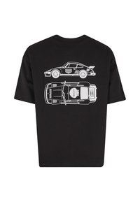 Μαύρο κοντομάνικο T-shirt με λευκές περιγράμματα κλασικού αυτοκινήτου, πλευρικές και κορυφαίες όψεις, και λογότυπα "Palace Monaco" στο αυτοκίνητο.