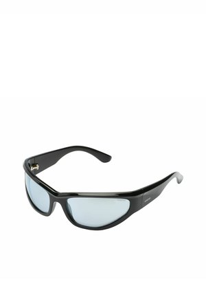 Lunettes de soleil noires enveloppantes avec des verres bleu clair légèrement incurvés et des branches épaisses, conçues pour les sports en plein air ou un usage décontracté.
