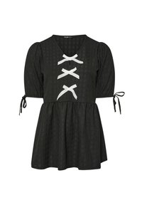 Abito nero con maniche a sbuffo corte, scollatura a V e accenti di nastro bianco. Tessuto texture con vita arricciata e lacci ai polsini delle maniche.