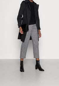 Esprit Trui - black