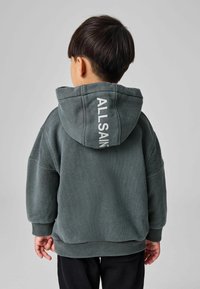 Felpa con cappuccio verde scuro in tessuto strutturato, con tasca frontale, polsini a coste e stampa "ALLSAINTS" sul retro del cappuccio.