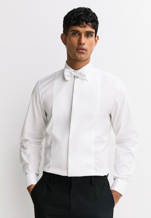 Next, REGULAR FIT - OCCASION  AND BOW TIE PACK   - Formal shirt - white  white glitter