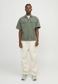 Jack & Jones RELAXED FIT - Hemd - agave green