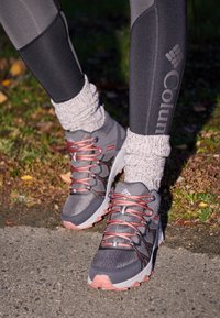 PEAKFREAK II MID OUTDRY - Obuća za planinarenje - dark grey/dark coral